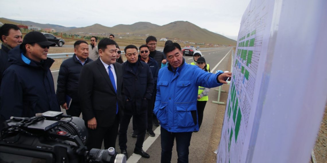 Ерөнхий сайд Л.Оюун-Эрдэнэ Улаанбаатар-Дархан чиглэлийн хатуу хучилттай автозамыг энэ онд багтаан бүрэн дуусгахыг үүрэг болголоо
