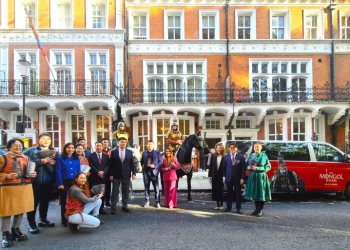 “Монгол хаан” жүжгийн сурталчилгааг Лондонд хийж байна