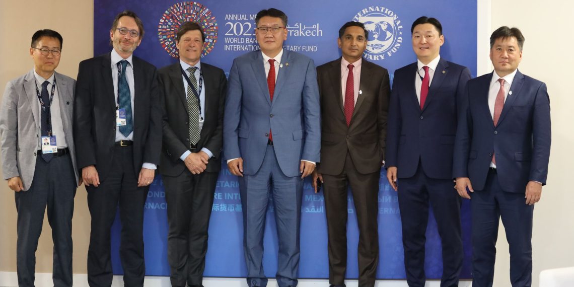 Сангийн сайд Б.Жавхлан Олон улсын валютын сан (ОУВС)-ийн Ази, номхон далайн газрын Захирал Кришна Шринивасантай уулзлаа