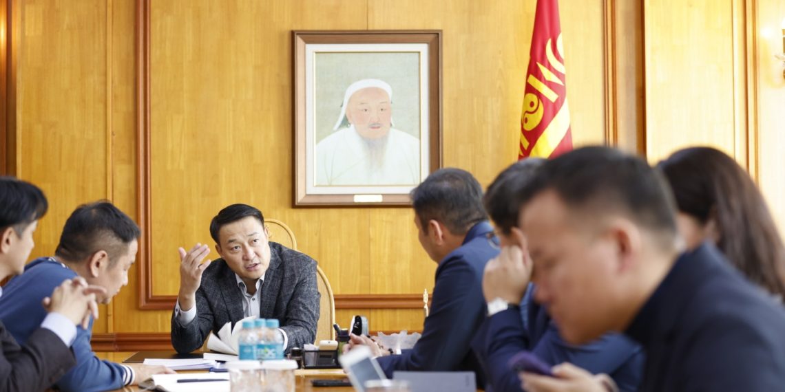 Хүүхдийн эсрэг хүчирхийлэл, Гэр бүлийн тухай хуультай холбоотой багц асуудлыг Засгийн газрын хуралдаанаар хэлэлцэнэ