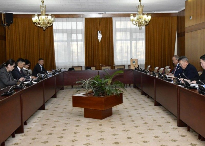 Төрийн албаны зөвлөлийн Ёс зүйн хорооны орон тооны бус гишүүнд нэр дэвшигчийг Байнгын хороонд танилцуулахаар тогтов