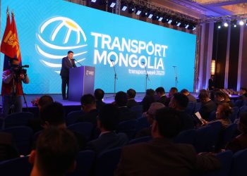 Аймгийн төвүүдийг хооронд нь болон хилийн боомтуудтай авто замаар холбоно