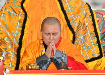 Хамба Д.Жавзандорж пүрэв гарагт сүсэгтэн олонд нэг өдрийн сахил хүртээнэ