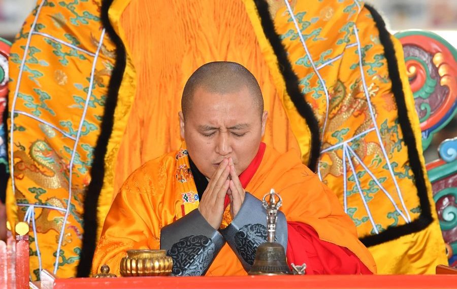 Хамба Д.Жавзандорж пүрэв гарагт сүсэгтэн олонд нэг өдрийн сахил хүртээнэ