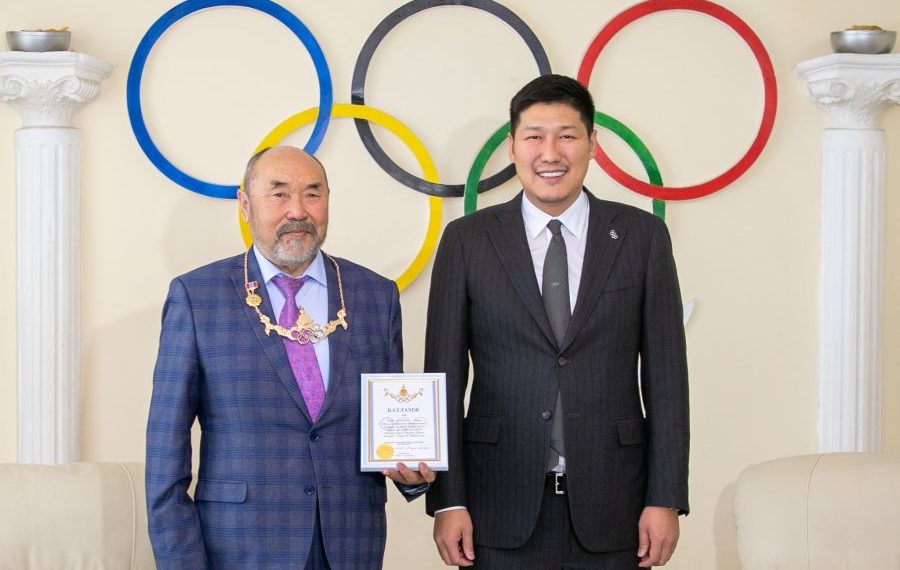 С.Сайнцог Монголын үндэсний олимпын хорооны дээд шагнал “Алтан Од” хүртлээ