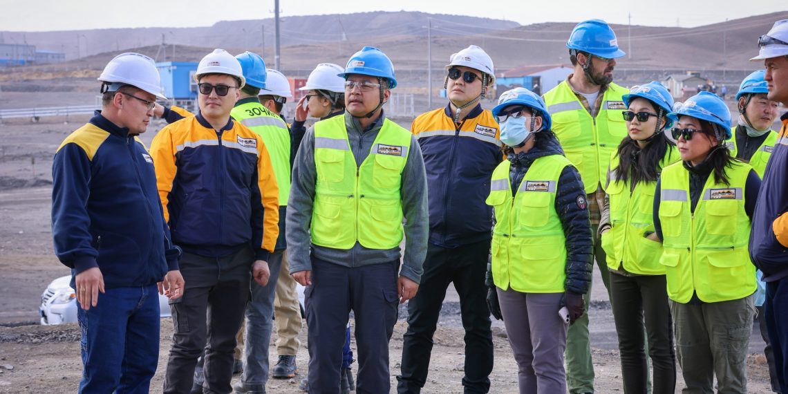 Элчин сайд Ричард Л.Буанган “Эрдэнэс Тавантолгой” ХК-ийн уурхайтай танилцлаа