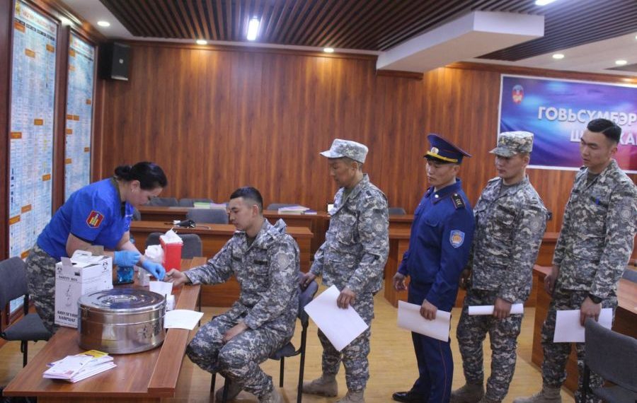 Алба хаагчдыг эрүүл мэндийн үзлэгт хамруулж байна