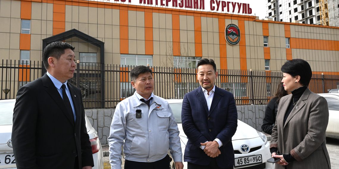 “Эрин эверест интернэшнл” сургуулийг төрийн өмчид авах асуудлаар уулзалт хийлээ