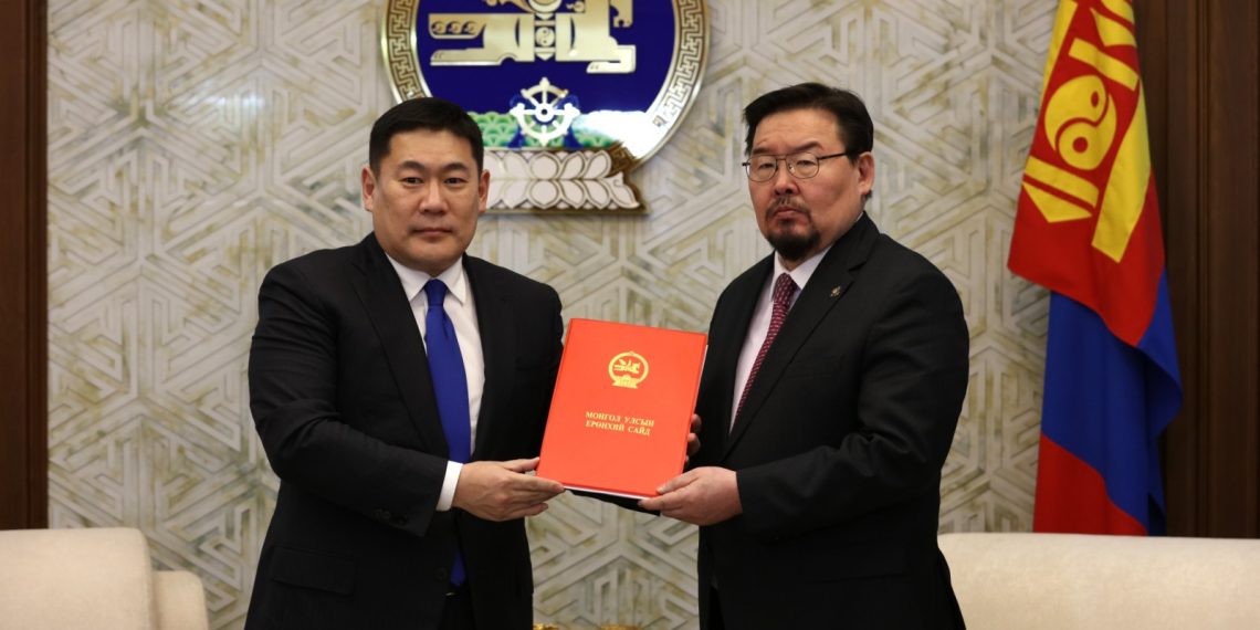 Л.Оюун-Эрдэнэ: Парламентад суудалтай улс төрийн намуудтай зөвшилцөж Үндэсний баялгийн сангийн тухай хуулийн төслийг өргөн барилаа