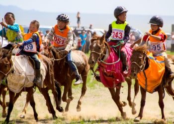 Хурдан морины бүсийн уралдааныг аймгийн баяр наадамтай хамтатган зохион байгуулна