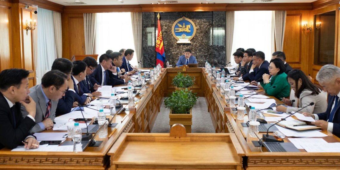 Ерөнхий сайд Л.Оюун-Эрдэнэ 100 хоногт хэрэгжүүлэх ажлын албан даалгавар гаргалаа