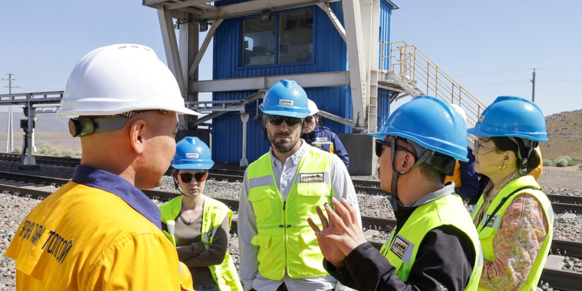 АНУ-ын худалдааны яамны зочид төлөөлөгчид “Эрдэнэс Тавантолгой” ХК-ийн уурхайн үйл ажиллагаатай танилцлаа