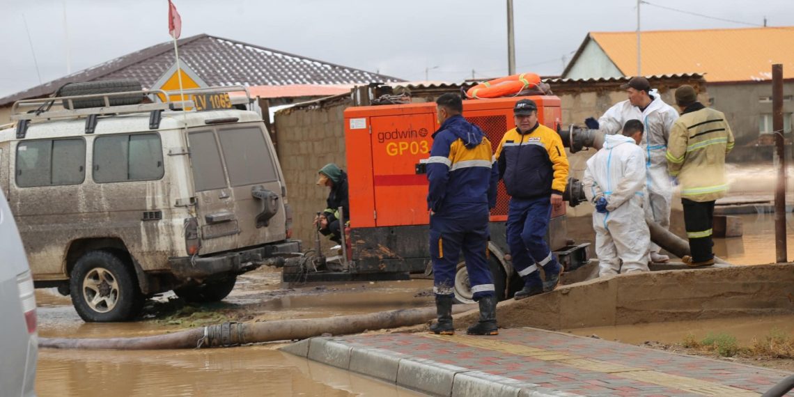 “Эрдэнэс Тавантолгой” ХК нийгмийн хариуцлагын хүрээнд үерт автсан айл, өрхүүдэд туслав