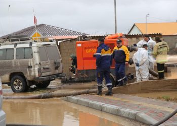 “Эрдэнэс Тавантолгой” ХК нийгмийн хариуцлагын хүрээнд үерт автсан айл, өрхүүдэд туслав