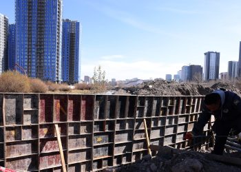 Энхтайваны гүүрийн доор үерийн хамгаалалтын түшиц хана барих ажил 80 хувьтай үргэлжилж байна