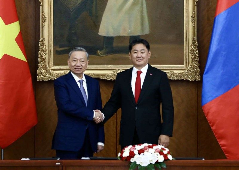 Монгол Улсын Ерөнхийлөгч У.Хүрэлсүх, БНСВУ-ын Ерөнхийлөгч То Лам нар албан ёсны хэлэлцээ хийлээ