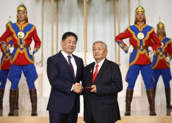 Улс тунхагласны баярыг тохиолдуулан төрийн дээд цол, одон, медаль хүртээв