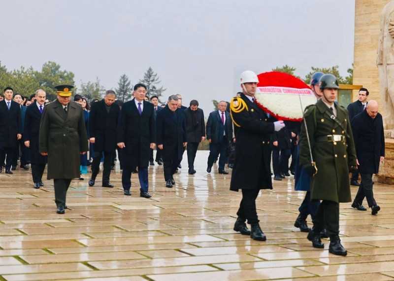 Монгол Улсын Ерөнхийлөгч У.Хүрэлсүх “Ататуркийн бунхан цогцолбор”-т хүндэтгэл үзүүллээ
