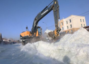 Халиа тошин үүссэн 500 метр газарт суваг татаж, хөрсний усыг урсгаж байна