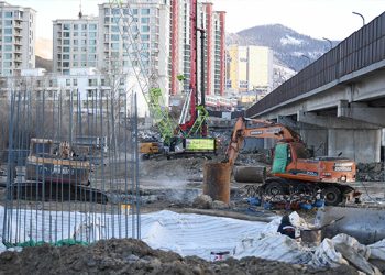 Зайсангийн зүүн гүүр буюу шинэ гүүрний шон суурилуулах ажлын явц 40 хувьтай үргэлжилж байна