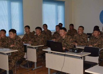 Хоёрдугаар ээлжээр цэргийн албанд татагдан ирсэн хугацаат цэргийн алба хаагчдыг жолооч бэлтгэх сургалтад хамруулжээ
