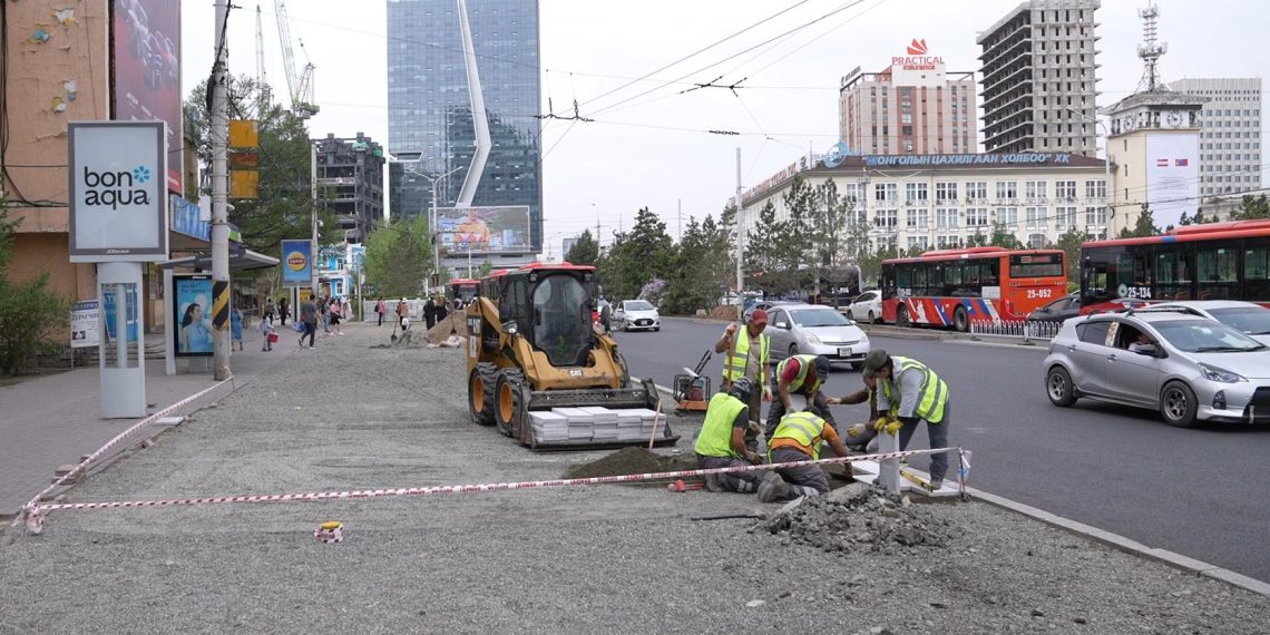 Энхтайваны өргөн чөлөө дагуух автобусны буудлуудыг халаас зогсоолгүй болгож байна