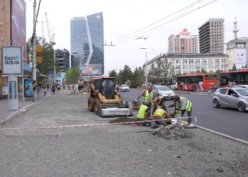 Энхтайваны өргөн чөлөө дагуух автобусны буудлуудыг халаас зогсоолгүй болгож байна