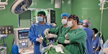 Монголд анх удаа амны хүрцээр бамбай булчирхайн зангилаа авах дурангийн мэс заслыг амжилттай хийлээ