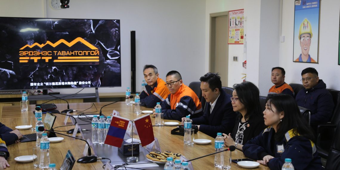 Элчин сайд Шэнь Миньжуань “Эрдэнэс Тавантолгой” ХК-ийн уурхайтай танилцлаа