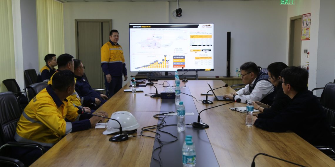 “Эрдэнэс Монгол” ХХК-ийн менежерүүд уурхайн үйл ажиллагаатай танилцлаа