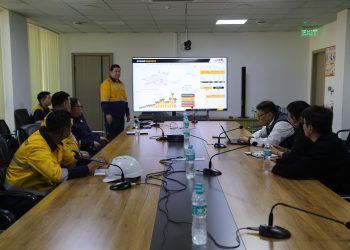 “Эрдэнэс Монгол” ХХК-ийн менежерүүд уурхайн үйл ажиллагаатай танилцлаа