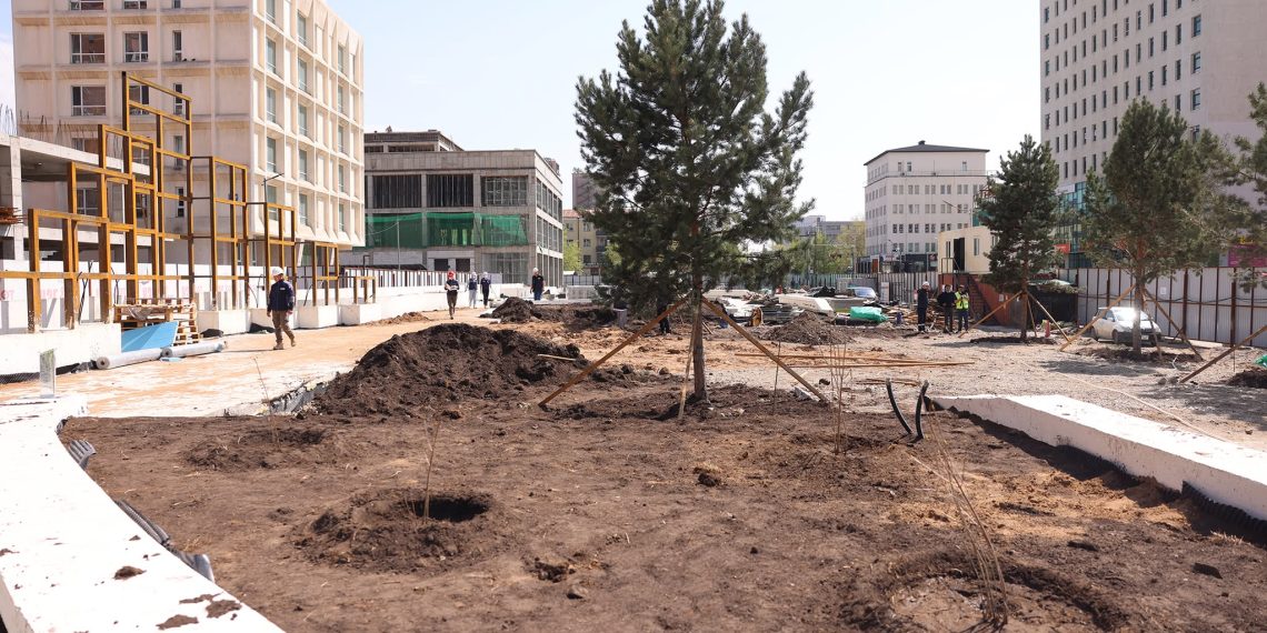 Урт цагаан цэцэрлэгт хүрээлэнгийн далд зогсоол болон тохижилтын ажил 95 хувьтай үргэлжилж байна