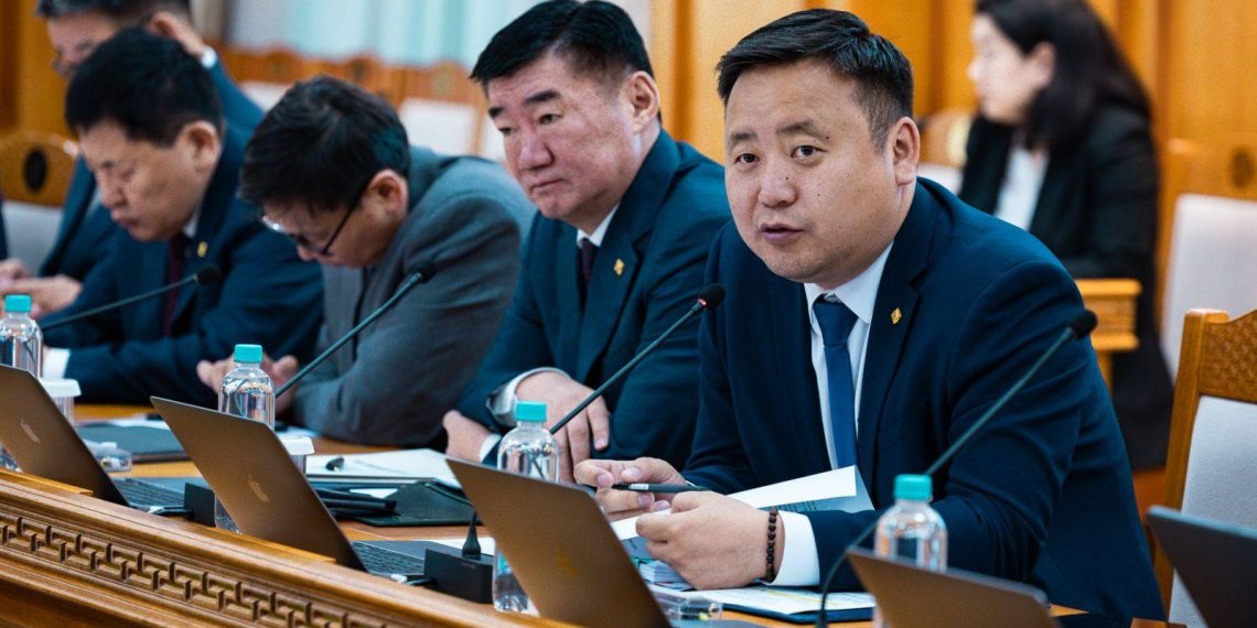 Нийтийн албан тушаалтны хууль бус хөрөнгийг хураан авах, нөхөн төлүүлэх тухай хуулийн төслийг өргөн барина