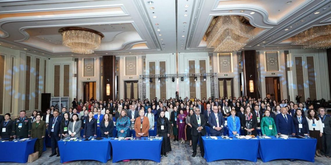“Жендэрийн эрх тэгш байдал ба уур амьсгалын өөрчлөлт” олон улсын хурал хоёр дахь өдөр амжилттай зохион байгуулагдаж байна