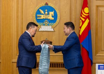 Монгол Улсын 34 дэх Ерөнхий сайд Гомбожавын Занданшатар Засгийн газрын тамгаа гардаж авлаа
