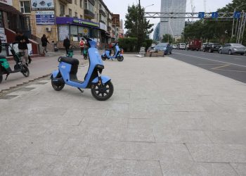 Явган хүний зам шинэчлэх ажлыг гүйцэтгэж байгаа ААН-үүдэд хяналт шалгалт хийж байна