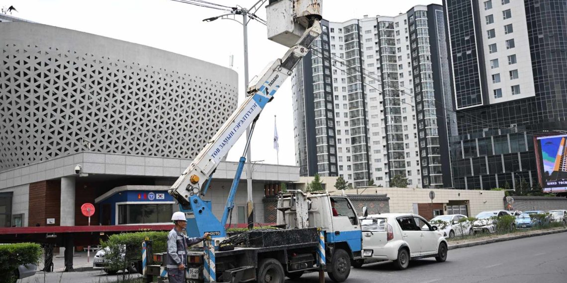 Нийслэлийн төвийн зургаан дүүргийн хэмжээнд 3000 гаруй шонгийн гэрэлтүүлгийг солилоо