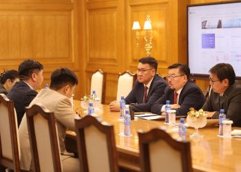 Ерөнхий сайд Г.Занданшатар суулт зарлаж буй багш нарын төлөөлөлтэй уулзлаа