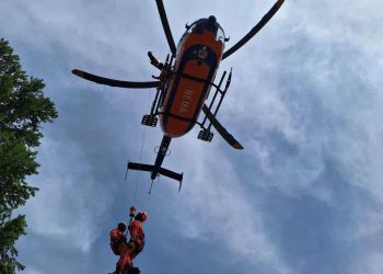 ОБЕГ: Аюулт үзэгдэл, ослын 100 удаагийн дуудлагаар ажиллаж, 29 иргэний амь насыг авран хамгаалав