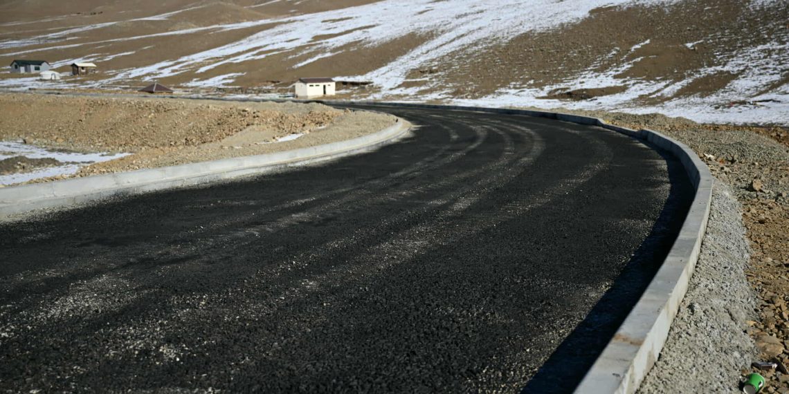 Гачууртын замаас Баяндөхөмийн ам хүртэлх 1.1 км авто замын ажил 95 хувьтай үргэлжилж байна