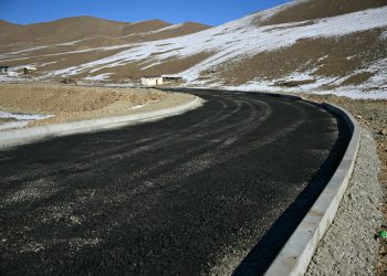 Гачууртын замаас Баяндөхөмийн ам хүртэлх 1.1 км авто замын ажил 95 хувьтай үргэлжилж байна