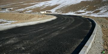 Гачууртын замаас Баяндөхөмийн ам хүртэлх 1.1 км авто замын ажил 95 хувьтай үргэлжилж байна