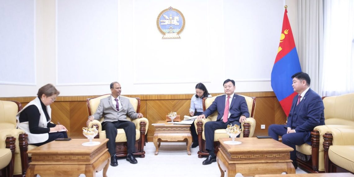 Монгол-Энэтхэгийн парламентын бүлгийн дарга, гишүүд Элчин сайд Атул Малхари Готсурвег урьж уулзлаа