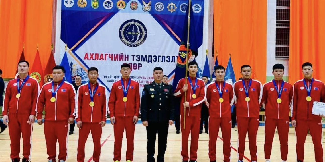 Онцгой байдлын байгууллагын алба хаагчид хос алтан медаль хүртлээ