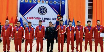 Онцгой байдлын байгууллагын алба хаагчид хос алтан медаль хүртлээ