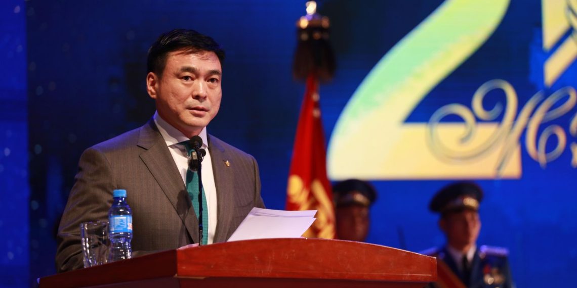 Онцгой байдлын байгууллагын алба хаагчид Монгол Улсын Шадар сайд С.Амарсайханд талархал илэрхийллээ