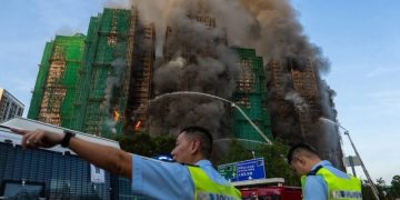 Хонконгийн орон сууцны хороололд гал гарсны улмаас 44 хүн нас бараад байна