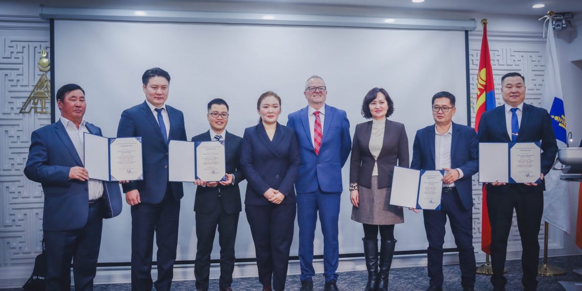 Нийслэлийн ЗДТГ “АРО” гэрчилгээ авлаа