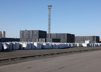 Эрээн хотын гаалийн талбайд 8000 тонн, “Тавантолгой түлш” компанийн үйлдвэрт 35 мянган тонн хагас коксон түлш нөөцлөөд байна