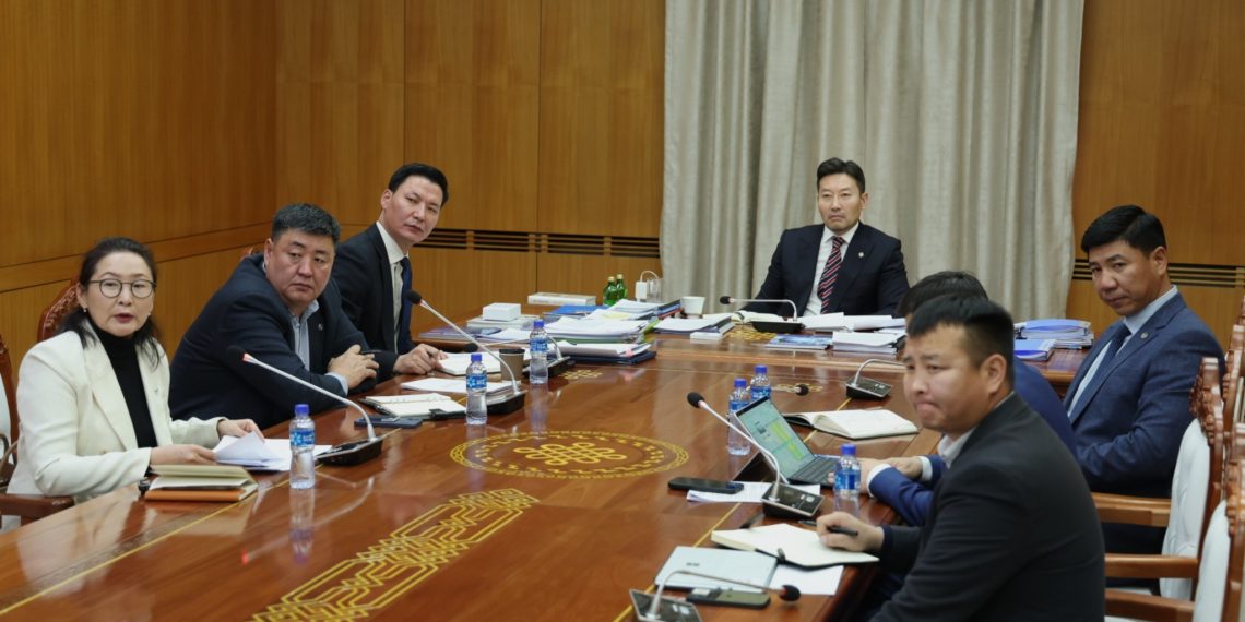 Өвөлжилт хүндэрч эхэлсэн аймгуудад улсын нөөцөөс өвс тэжээл хүргүүлж, ирэх сард газар дээр нь ажиллана